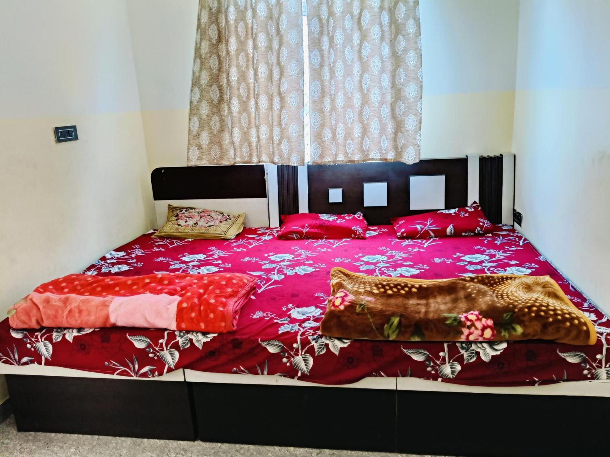 Jai Hanuman Guest House Palsana  Exterior photo